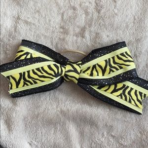 A cheerleading bow🎀